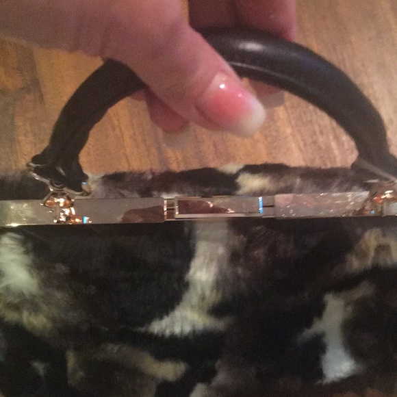 Faux fur shoulder bag - Picture 4 of 4